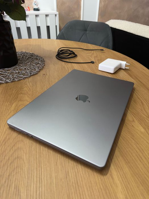 Laptop MacBook M1 Pro 16'' 16GB RAM 512GB SSD Storage