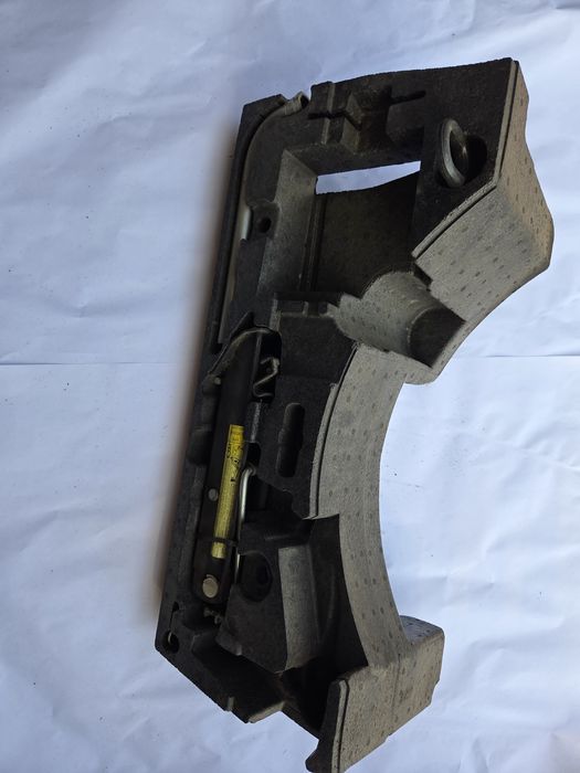 Крик, ключ и кука за теглене за VW Passat B6 Фолцваген Пасат Б6