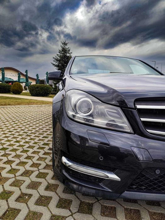Mercedes C250 4Matic (4x4) Biturbo 204 CP pachet AMG