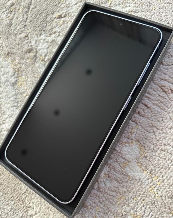Samsung S25 5G  .