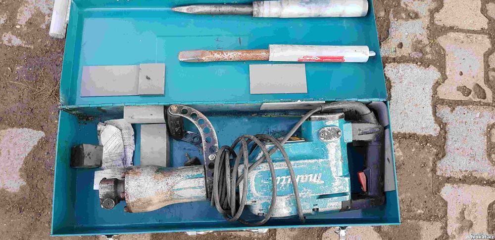 Отбойный молоток Makita HM1306