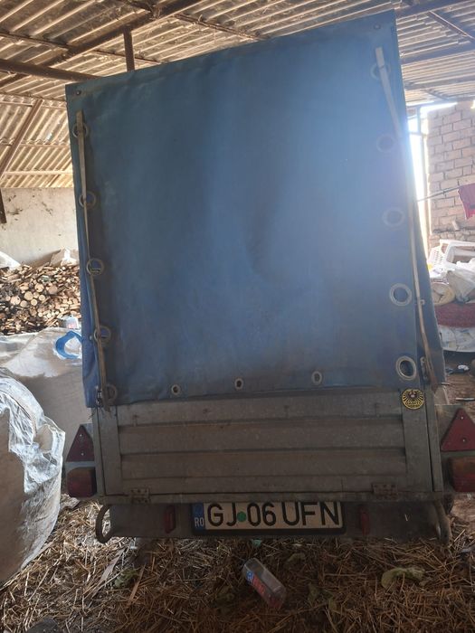 Vand Remorca albastra.