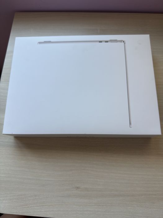 Apple MacBook Air 13" M5 (2026) /CPU 10/GPU 8/ Гаранция до 26.05.2028