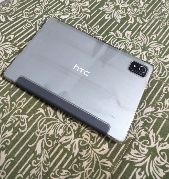 Планшет HTC в отличном состоянии