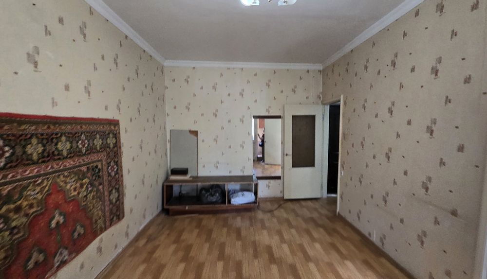 Продаётся 1к квартира первый этаж ор-р Феруза