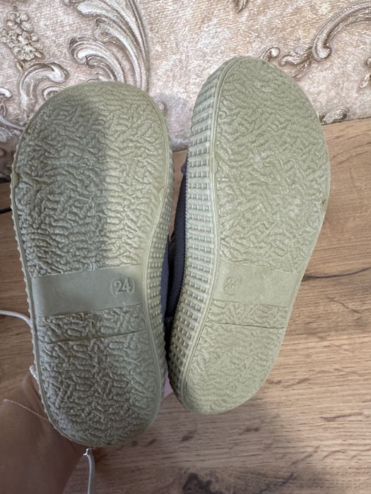 Продам сандалики новые, размер 24,