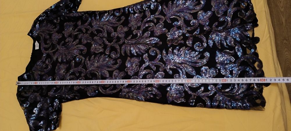 Черна официална рокля с пайети