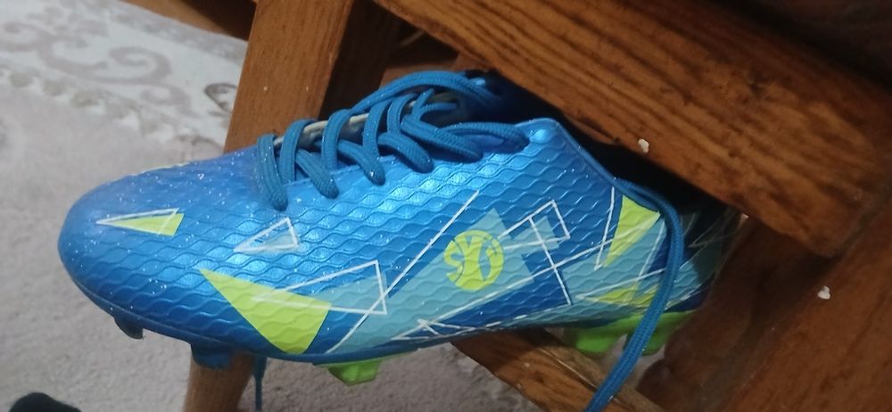 Vând ghete  de fotbal nr36