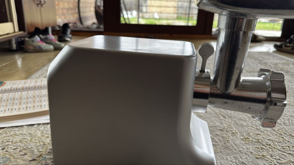 Продается мясорубка Moulinex hv10