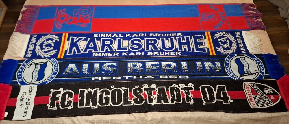 Футболни шалове ,тениски и знаме