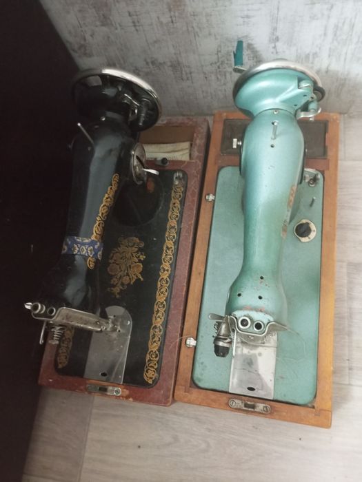 Две швейные машинки.Срочно