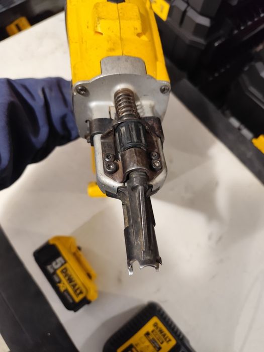 Акумулаторен такер за пирони Девалт комплект DeWALT DCN692 18V