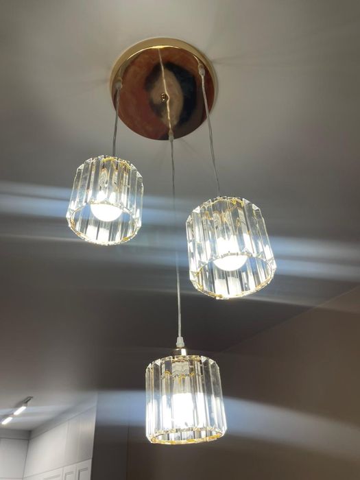 Продам люстру новый