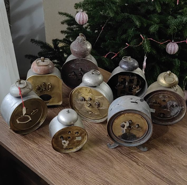 Lot 8 ceasuri vechi de masa mecanice