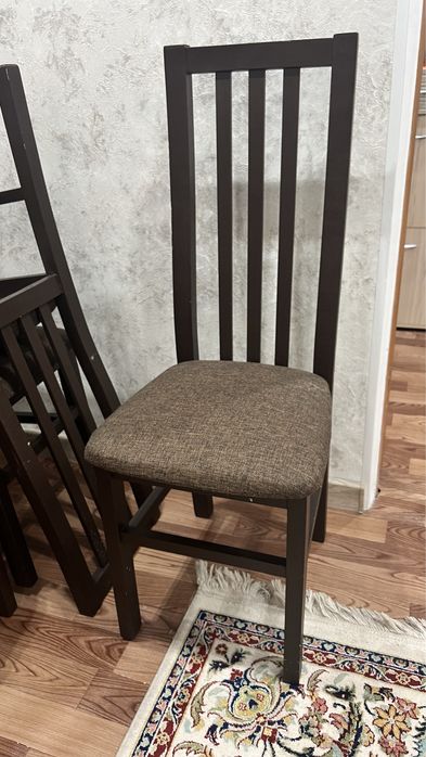 Стол со стульями