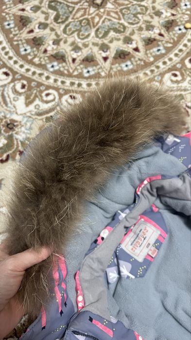 Продам зимний комбинезон на девочку