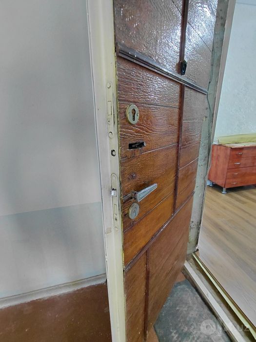 Срочно продаётся железная дверь