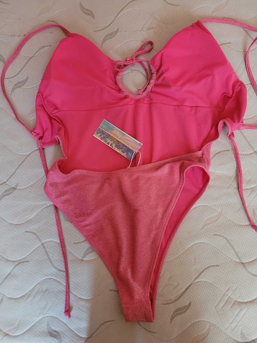 Цял бански розов