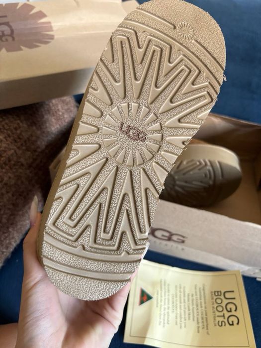UGG Full box
