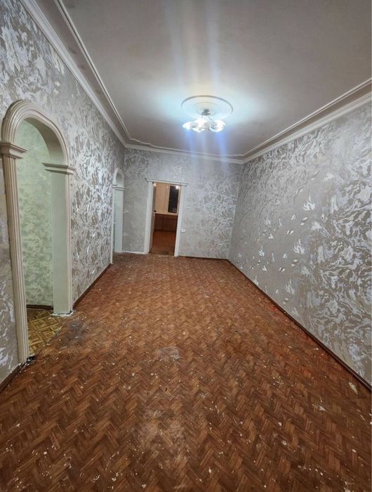 Чиланзар 19-кв, 2 комнатный 3 этаж 4 этажный дом с среднем ремонтом