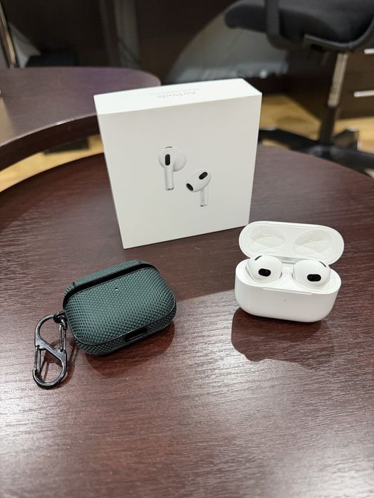 Продам AirPods 3