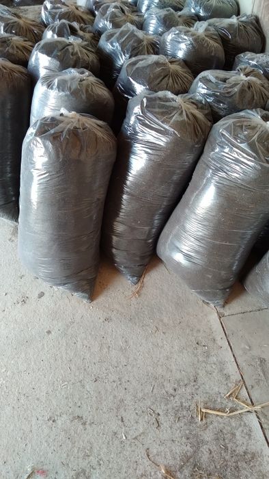 Сифатли биогумус сотилади.