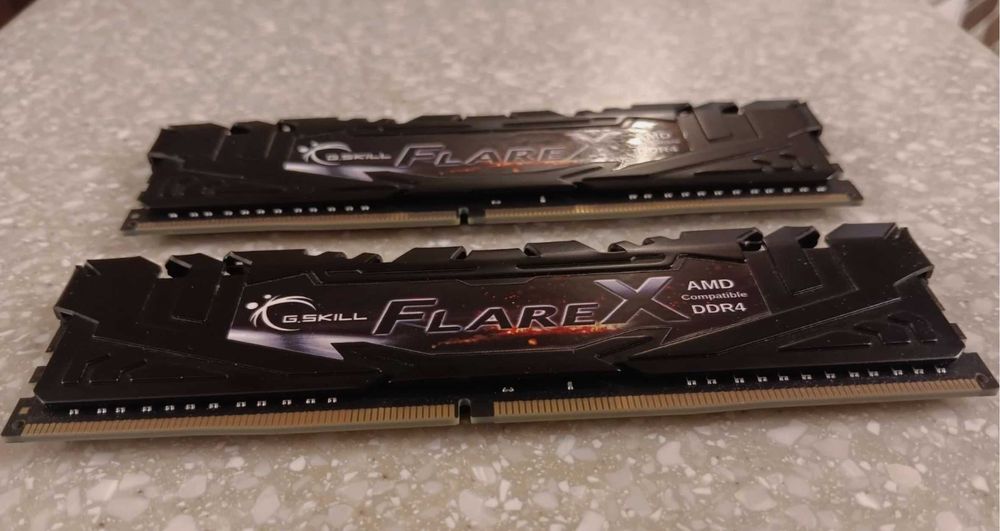 16GB / 32 GB DDR4 G.SKILL FLARE X 3200 CL14 1.35v / 3866 CL16 1.35v