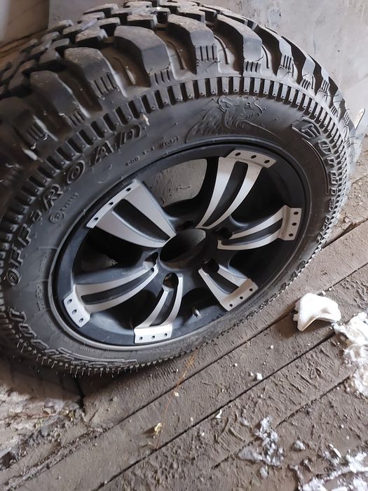 Продам резину с дисками на ниву