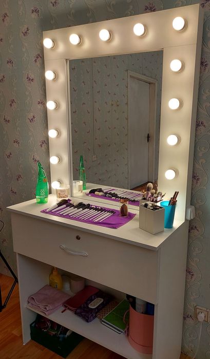 Столик визажиста