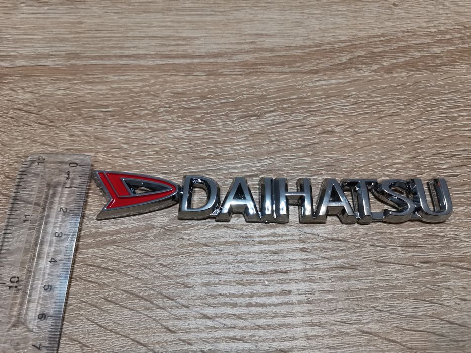 надпис лого емблема Daihatsu Дайхацу