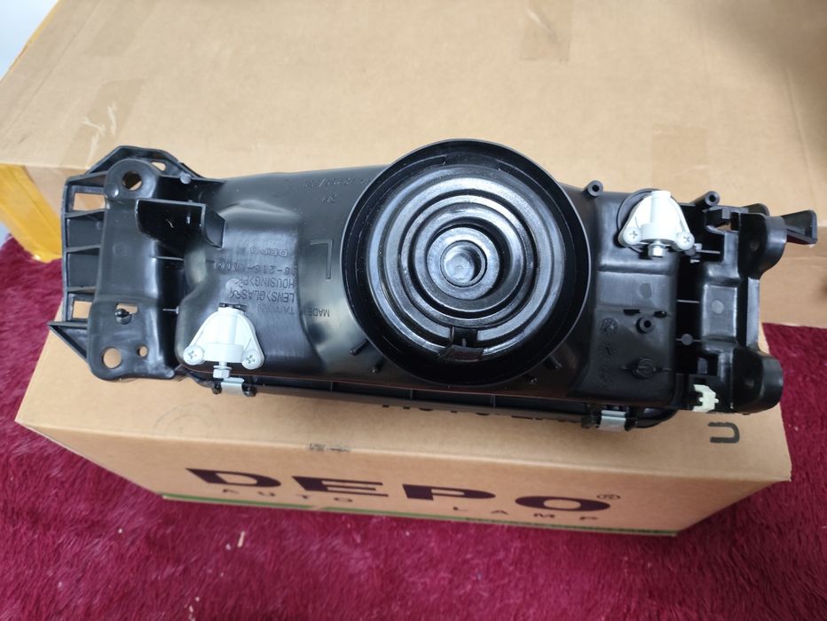 Мазда 323 фара депо Тайвань