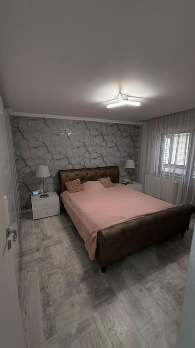 Vand apartament  3 camere decomandat utilat si mobilat
