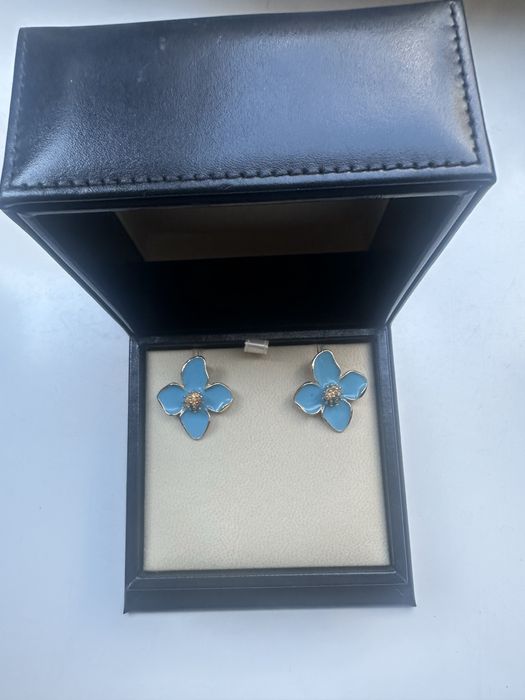 Продавам дамски обеци-детелинка.Доставка с еконт,тест и преглед.