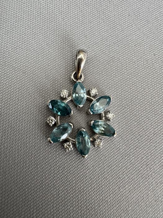 Pandantiv aur diamante acvamarin