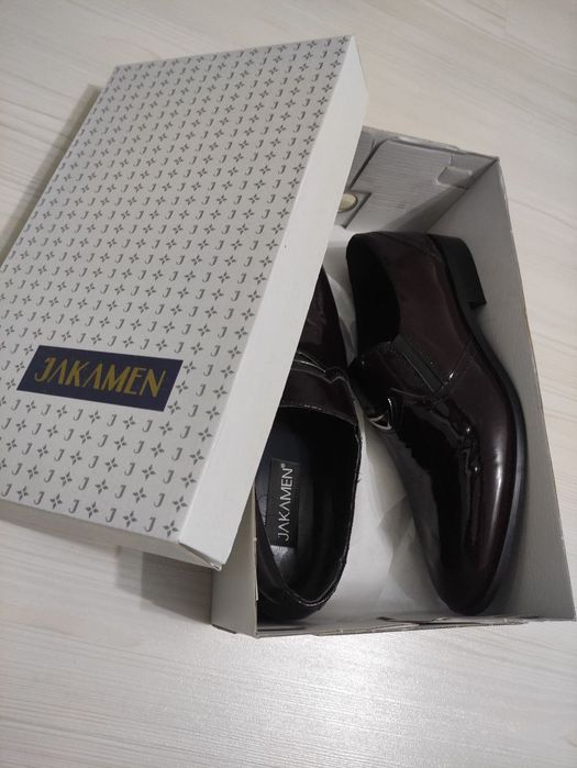 Продам смокинг, комплект с туфлями, шикарный, брендовый