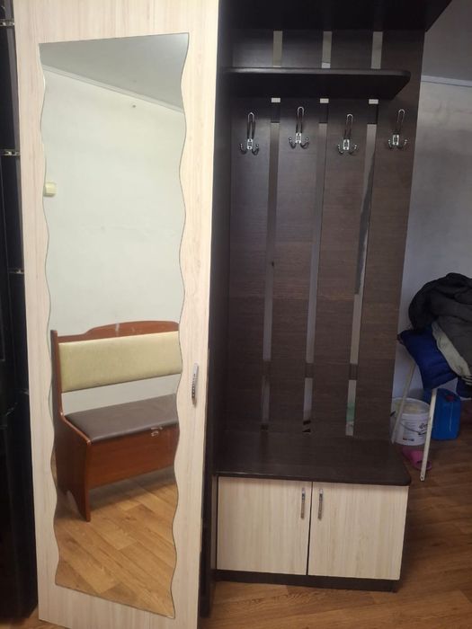 Продам прихожую с зеркалом