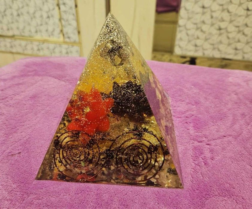 Piramida handmade 16x15 pt creștere personală