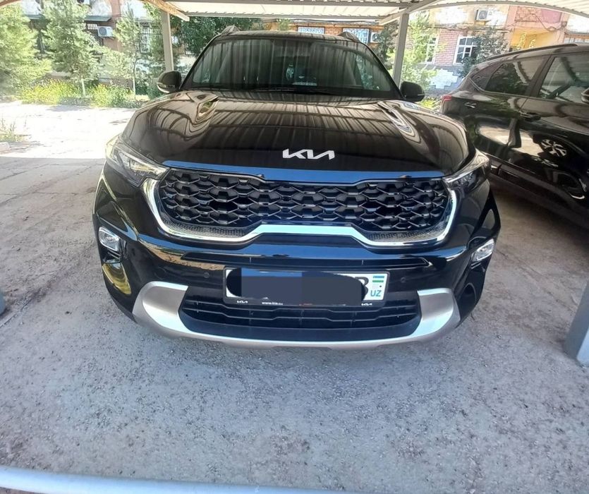 Автомобиль Кия Сонет черный