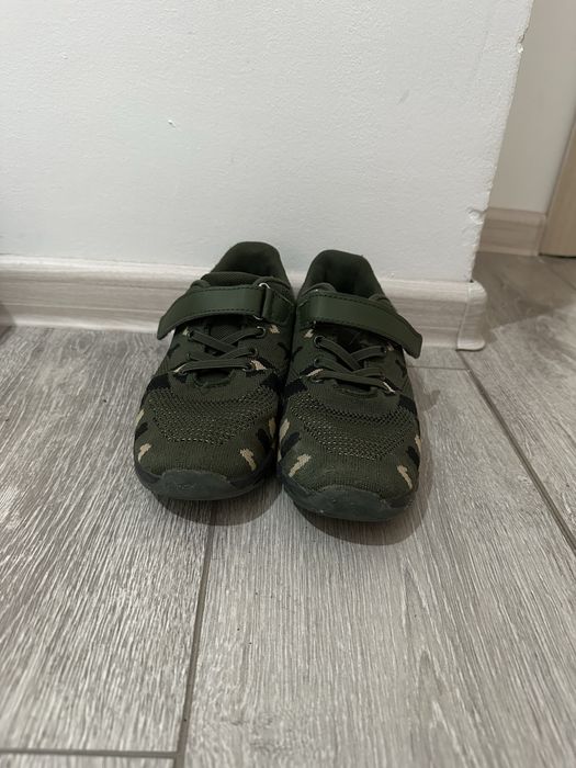 Детские кроссовки