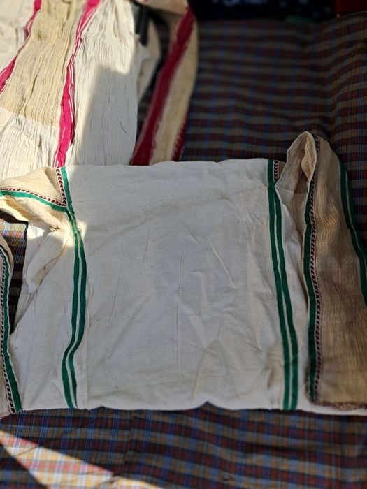 Продавам копринени дамски ризи.