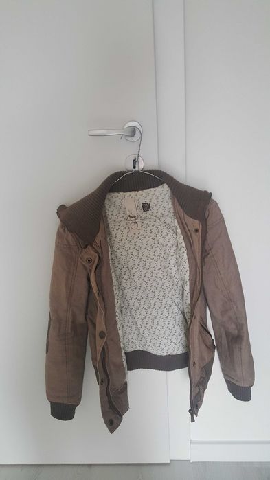 Vand geaca groasa, marime M, stare foarte buna - 49 lei