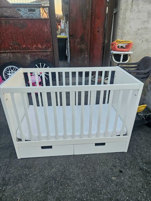 Patut alb  cu sertare de la Ikea de vânzare
