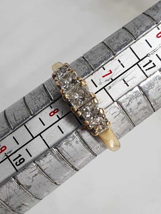 Inel din aur de 18K cu 5 diamante naturale mărimea 56, gramaj 3,19 g