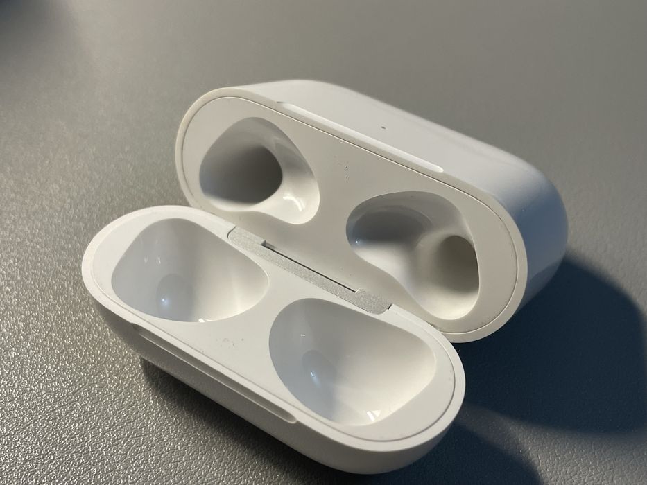 Продам Apple AirPods (3rd generation)