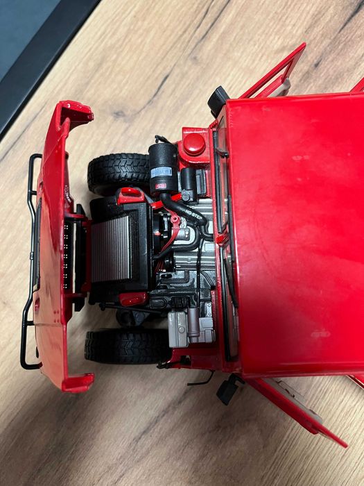 Метална колекционерска количка  модел HUMMER H1 1999г. 1:18 MAISTO