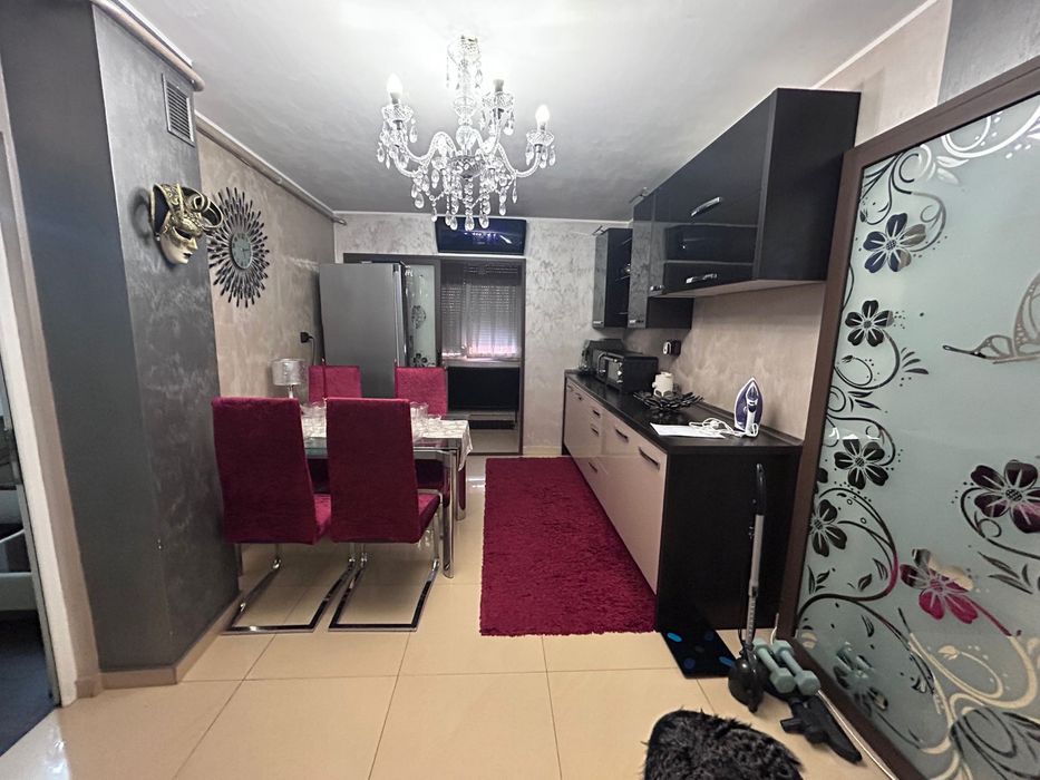 Vand apartament 2 camere la cheie