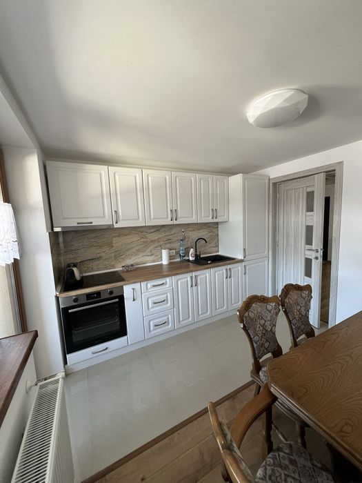 Închiriez apartament