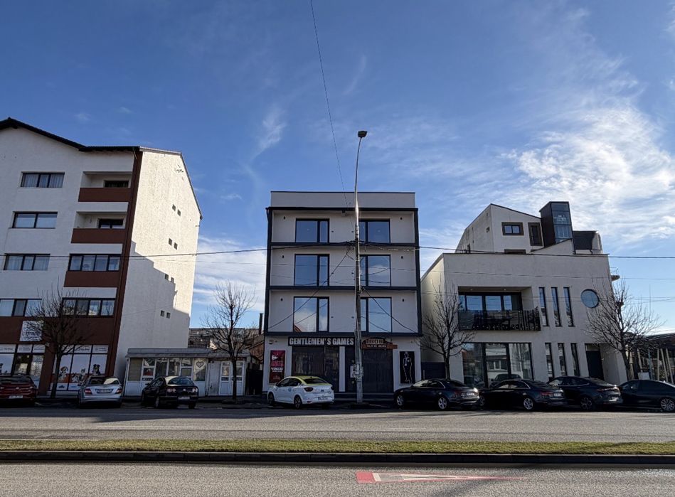 Inchiriez cladire , spatiu comercial