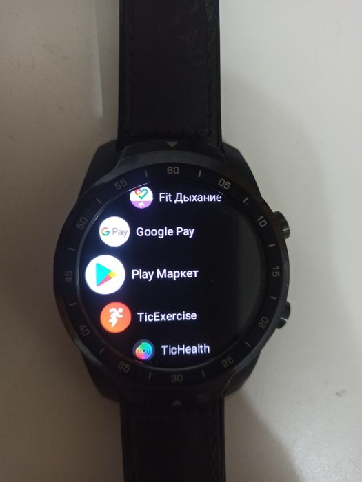 Смарт-часы TicWatch Pro