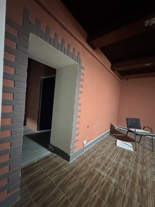 Яккасарай. Жуманджи. Пед институт .5 комнатный помещение Цокольный!